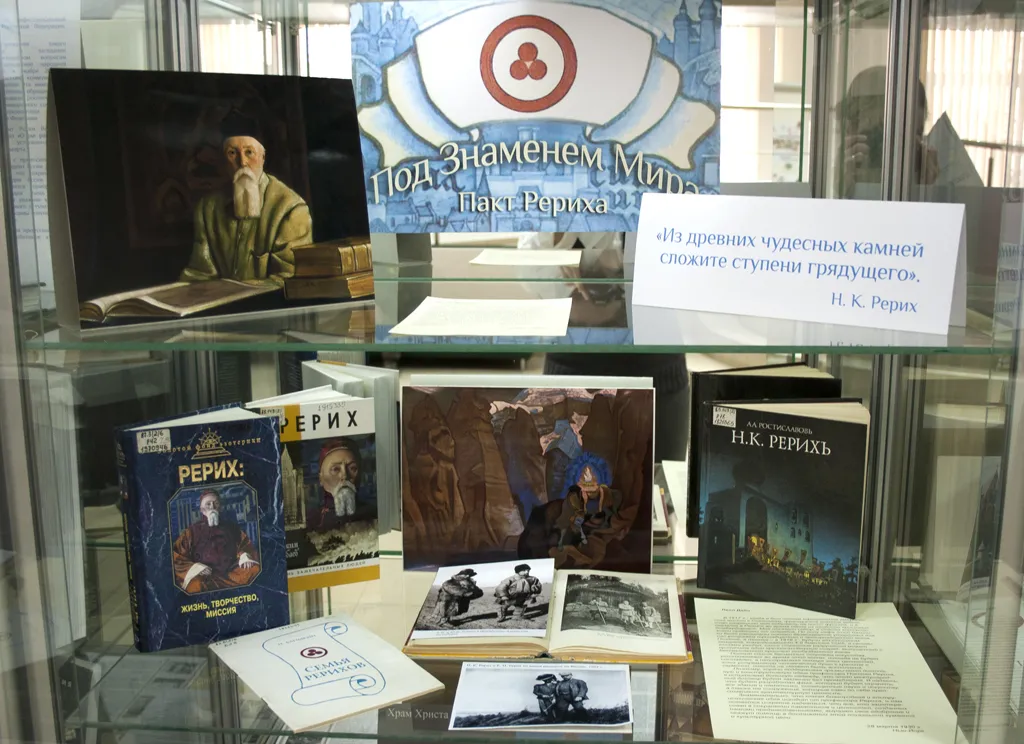 Под Знаменем Мира развернута новая книжная выставка в библиотеке