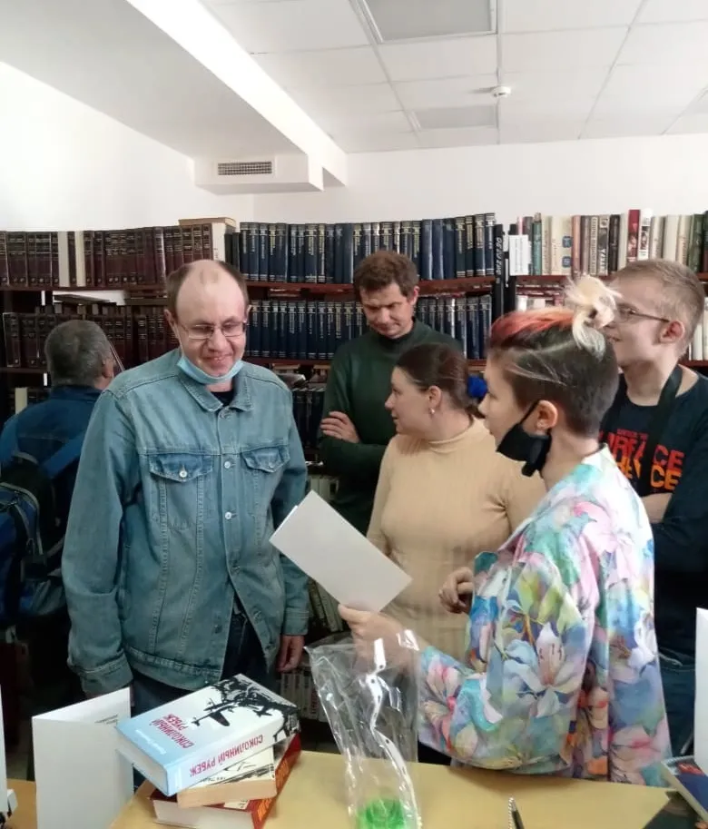 Мудрых книг хранитель вечный