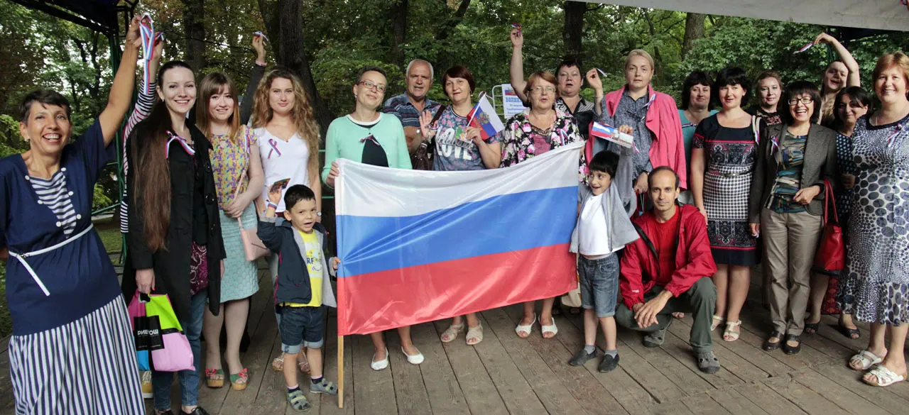 Акция «Я живу под флагом России» в парке «Центральный»
