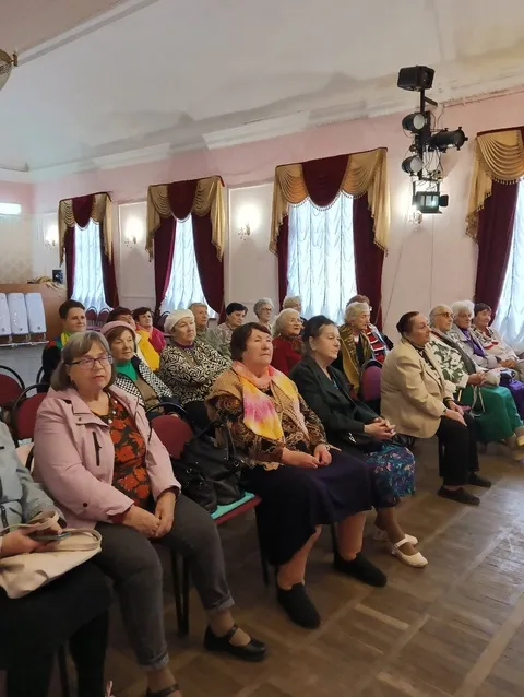 Пользователи «серебряного» возраста отметили Международный день музыки